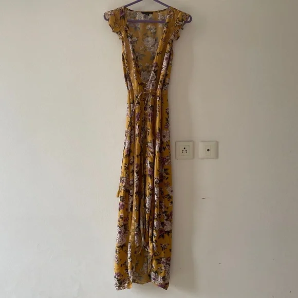 American Eagle Floral printed Yellow Maxi Dress with Slip - Picture 15 of 17